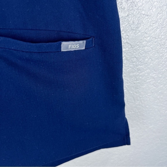 FIGS Casma Three-Pocket Scrub Top, Navy Blue M - Medical, Hospital, Scrubs - Picture 3 of 8